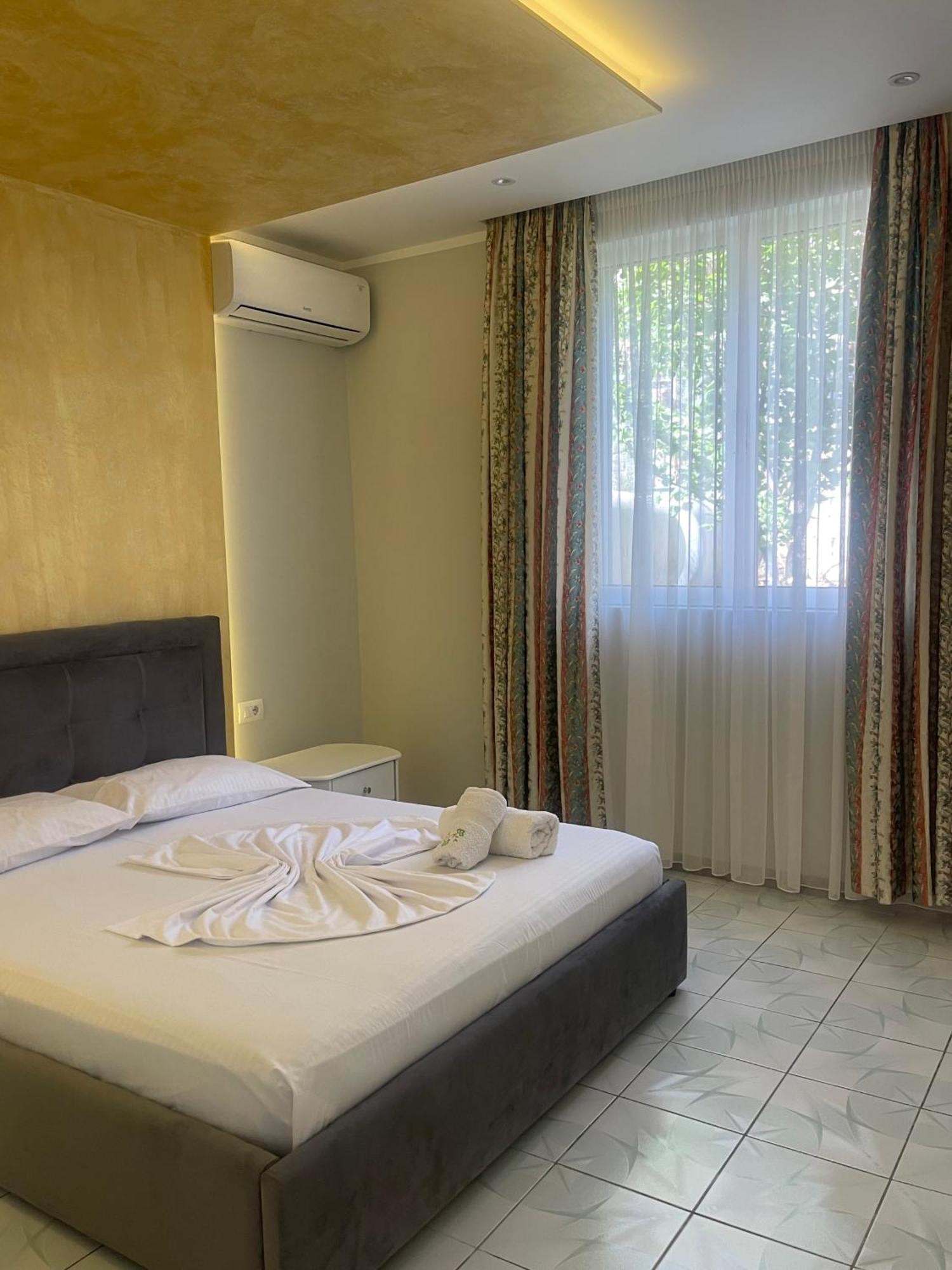 Sunflower Apartments Sarande Exterior photo